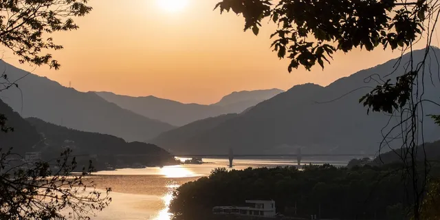 Pimpinan Oposisi Korsel di Tusuk di Leher Saat Konferensi Pers di Busan